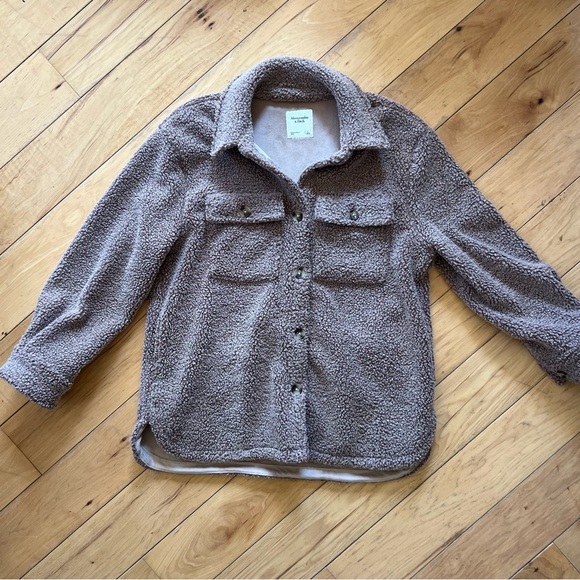 Abercrombie & Fitch Jackets & Blazers - Abercrombie & Fitch Taupe Sherpa Jacket
